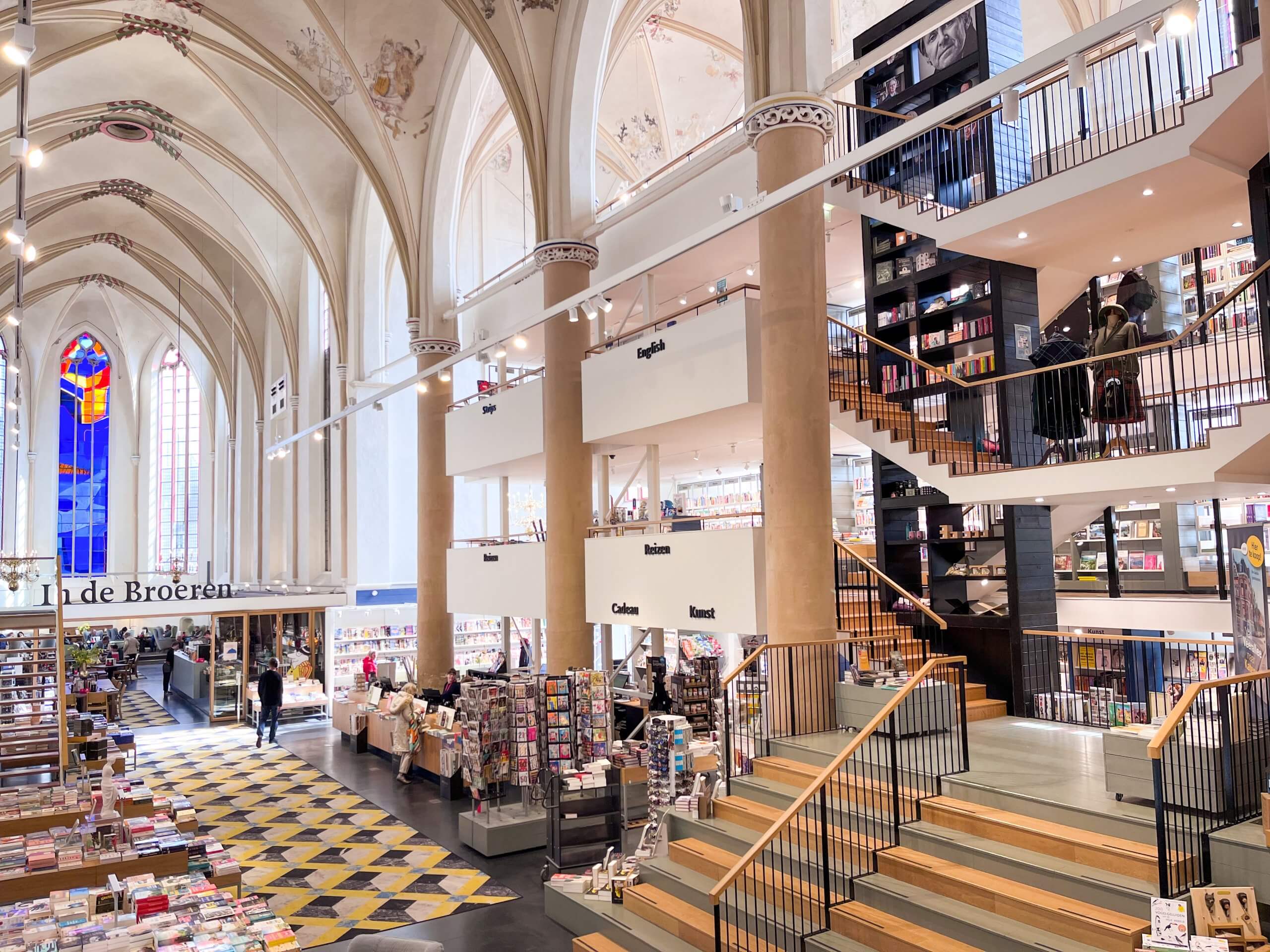 Zwolle boekwinkel Waanders in de Broeren