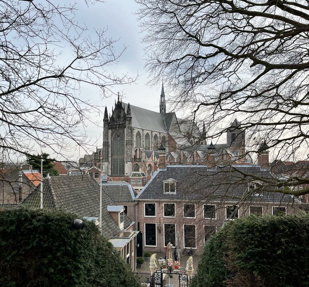 Leiden Hooglandse Kerk vanaf de burcht gezien