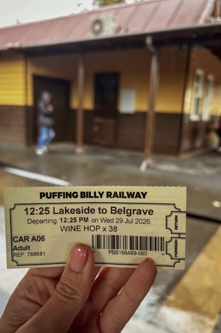 Puffing Billy treinticket in hand